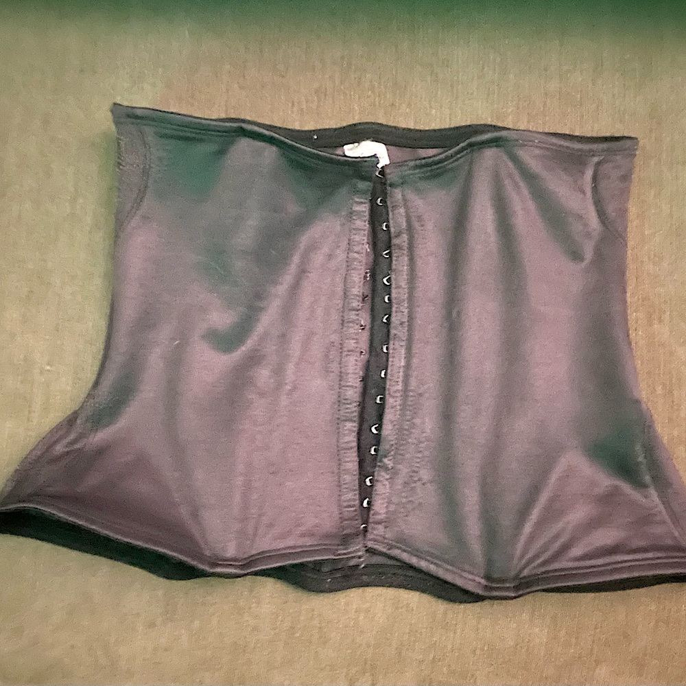 MiracleSuit women extra firm waist trainer short in black size large